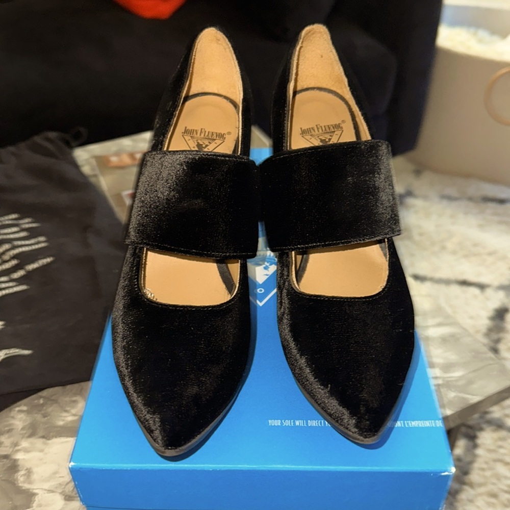 COPY - NIB - JOHN FLUEVOG CRUSHED VELBET 4  inch UNIQUE HEELS